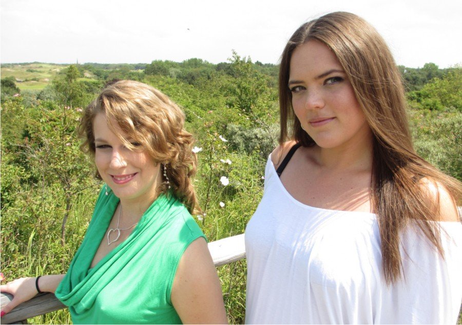 Eindelijk Een Warme Dag Marielle En Jessica Hebben Bloedhete Buitensex